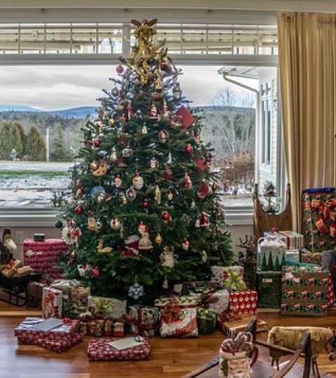 Arredare con l'albero di Natale; albero di natale; atmosfera natalizia; arredare con l'albero di natale