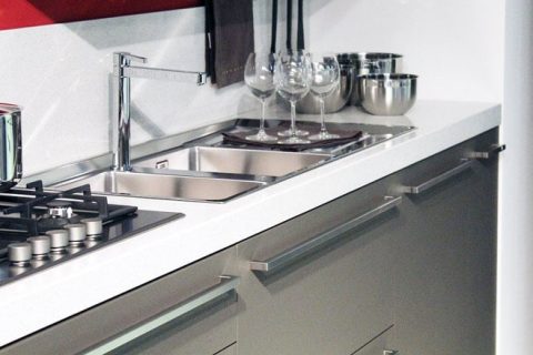 arredare cucina piccola; soluzioni salvaspazio cucina