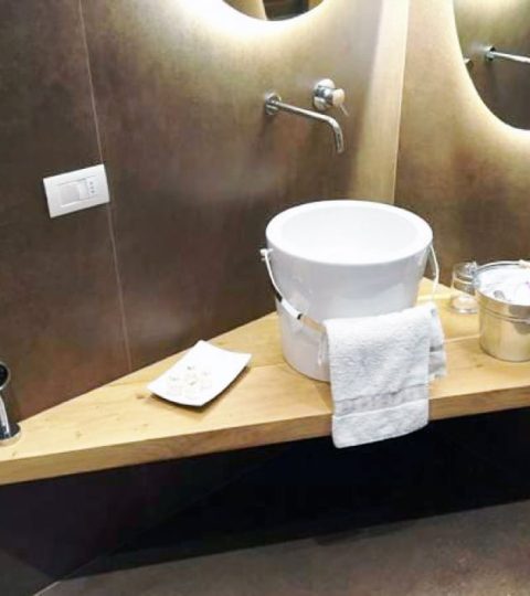 Bagno-piccolissimo-triangolare