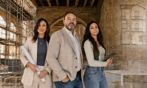 Esempio di restauro conservativo Arkigo: la trasformazione di un cantiere grezzo in una residenza moderna di lusso. L'immagine evidenzia il risultato di un progetto di recupero architettonico