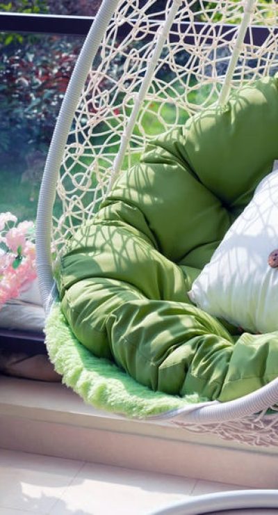 Come arredare un balcone stretto e lungo