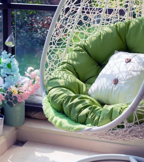 Come arredare un balcone stretto e lungo